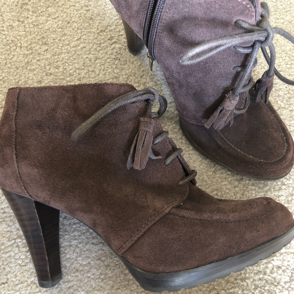 Anne Klein brown heeled bootie! Very cool! 9.5